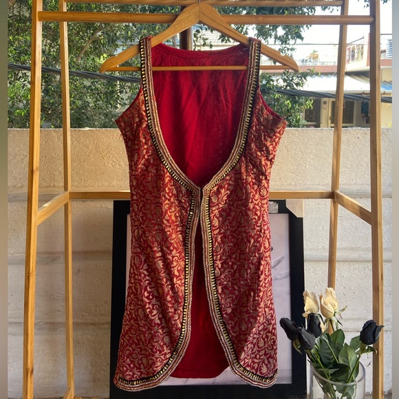 🛍️ Embroidered Silk Jacket. Size- M - Picture 3 of 9